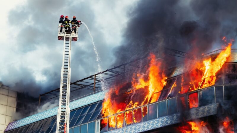 Pożar w kamienicy w Jaworze: Mieszkańcy ewakuowani, źródłem dymu była lodówka z restauracji