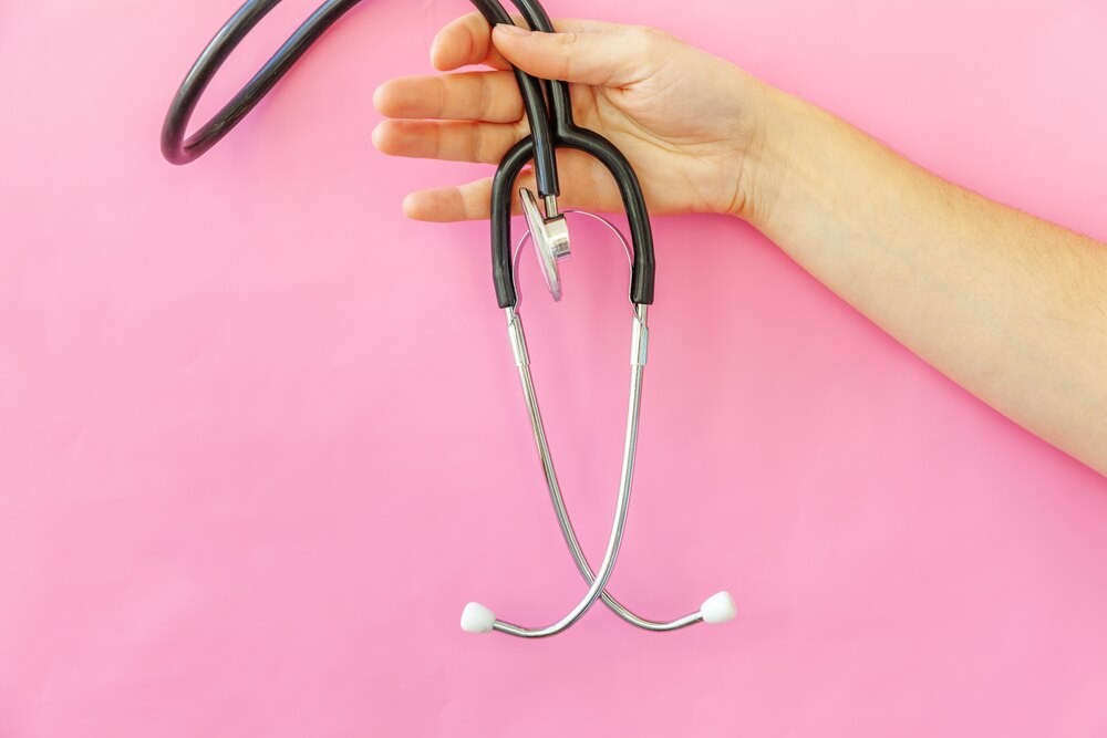 Nowa karetka i sprzęt medyczny dla Cieszyna dzięki wsparciu wojewody