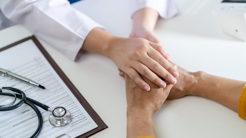 Bezpłatna infolinia „Helpline” wspiera osoby z chorobą Alzheimera i ich rodziny